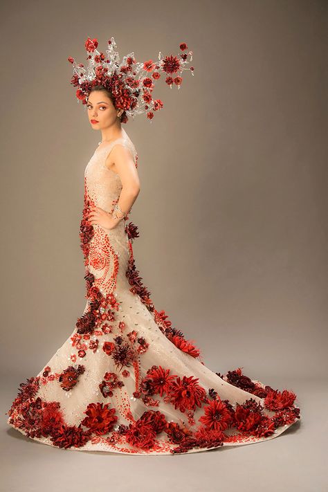 Jupiter Ascending Jupiter Jones, Jupiter Ascending, Michael Cinco, Eddie Redmayne, Mila Kunis, Wedding Costumes, Movie Costumes, Dieselpunk, Fantasy Fashion