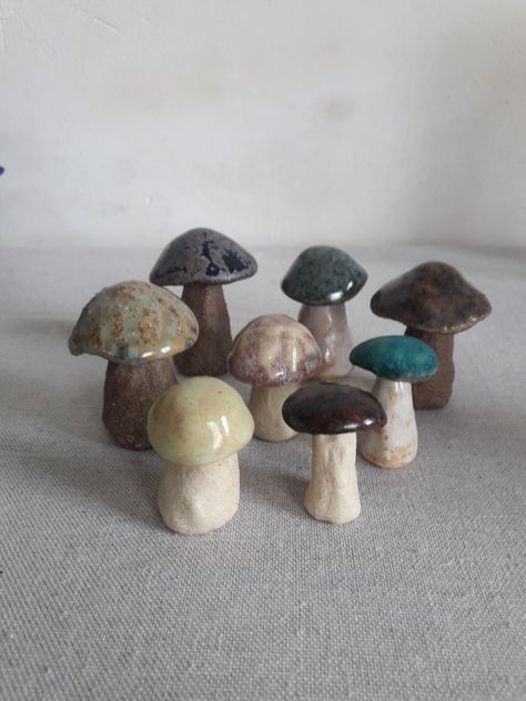 Ceramic Mashrom, Small Ceramic Sculptures, Woodland Ceramics, Ceramic Incense Holder Handmade, Mushroom Ceramics Ideas, Ceramic Mushrooms Pottery, Glaze Ideas Ceramics, Ceramics Mushroom, Mushroom Ceramics