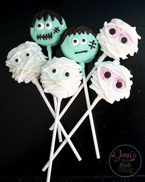 Looking for a last-minute, easy Halloween craft? Or maybe something to send to school for all the kiddos? How about these super cute Oreo Mummies and Frankensteins? These cute little cookie pops were not only easy to make, but they are also budget friendly and peanut free. I made almost 100 of them for my Son and Oreo Cookie Pops, Easy Halloween Craft, Halloween Oreos, Halloween Cookie Recipes, Dulces Halloween, Candy Eyeballs, Fun Halloween Food, Oreo Pops, Halloween Recipe