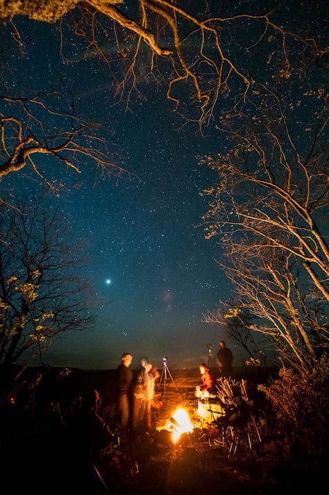 i love this picture Fire Photography, Digital Photography School, Six Feet Under, Under The Stars, Go Camping, Campfire, Beautiful World, Night Skies, Happy Places