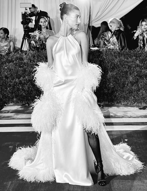 Hailey Bieber Black And White, Hailey Bieber Met Gala 2022, Hailey Bieber Met Gala, Woman Energy, Met Gala Dresses, Hollywood Life, Hailey Baldwin, Gala Dresses, Hailey Bieber