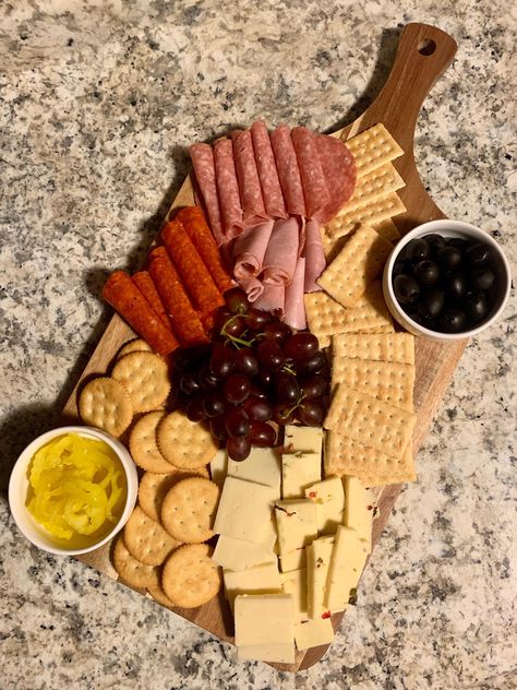 Cracker Tray Ideas, Cheese And Cracker Tray Ideas Simple, Christmas Cheese And Cracker Tray, Cheese And Cracker Tray Ideas, Cheese And Cracker Charcuterie Board, How To Make A Cheese And Cracker Tray, Crackers Meat And Cheese Tray, Simple Cheese And Cracker Tray, Meat Cheese And Cracker Tray Ideas