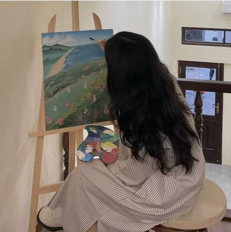 Simple Life Astethic, Person Painting Aesthetic, Picture Of Someone Painting, Someone Painting Aesthetic, Artist Astethic, Painting Hobby Aesthetic, Artist Girl Aesthetic, Girl Painting Aesthetic, Person Painting