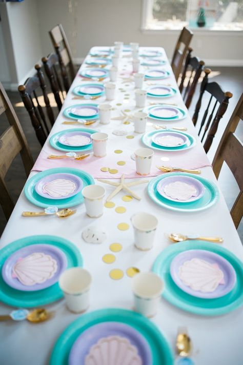 Mermaid Tablescape, Mermaid Theme Birthday Party Decorations, Pastel Mermaid Birthday Party, Pastel Tablescape, 4de Verjaardag, Tiles Moroccan, Guest Ideas, Pastel Mermaid, Mermaid Pool Parties