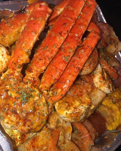 Sea Food Pictures, Best Junk Food, Graduation Food, Seafood Boil Recipes, Boiled Food, Yummy Seafood, Soul Food Dinner, Sleepover Food, Food Babe