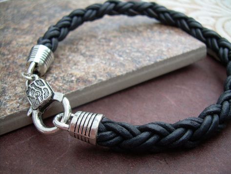 Braids With Beads For Women, Men's Leather Bracelets, Leather Bracelets Women, Womens Bracelet, Necklaces For Men, Alternative Metal, Braids With Beads, Bracelet Mens, Braided Leather Bracelet