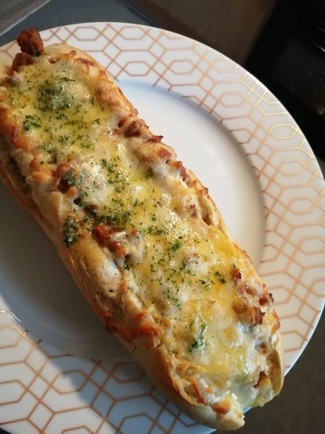 Cheesy Bolognese Stuffed Baguette with Garlic Butter Baguette Pizza Recipe, Stuffed Baguette, Baguette Sandwich, Different Types Of Bread, French Bread Pizza, Breads & Buns, My Plate, Types Of Bread, Small Meals