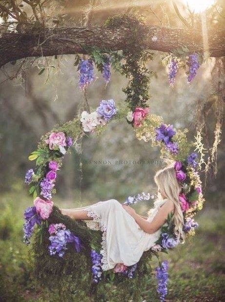 Spring Picture Ideas, Storybook Photography, Princess Photo Shoot, Diy Photography Props, Spring Portraits, Fairies Photos, Princess Photo, Spring Photos, Floral Hoops