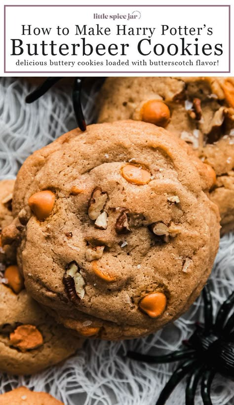 Harry Potter's Butterbeer Cookies – Butterscotch chip speckled salty and sweet cookies that are so yummy! You have to try these! #harrypotter #harrypottercookies #butterbeercookies #butterbeer #butterscotchcookies | Littlespicejar.com Cookies Butterscotch, Butterbeer Cookies, Butter Beer Recipe Harry Potter, Adorable Desserts, Butterscotch Chip, Beer Cookies, Harry Potter Butter Beer, Butterbeer Recipe, Hp Movies