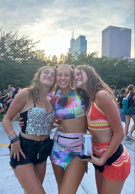 Lollapalooza Outfit Ideas Chicago, Lolla Outfits Lollapalooza, Summer Smash Outfits, Lollapalooza Hair, Cage The Elephant Concert Outfit, Lollapalooza Outfit Summer Festival, Acl Outfits Festivals, Gov Ball Outfits, Acl Festival Outfit