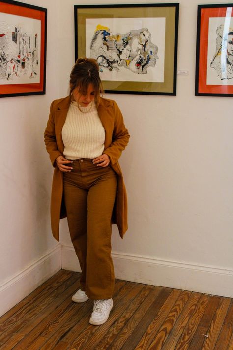 Mustard Pants Outfit, Mustard Outfit, Outfit Wide Leg, Colored Pants Outfits, Mustard Outfits, Corduroy Pants Outfit, Seasonal Outfits, Trouser Outfit, Color Pants