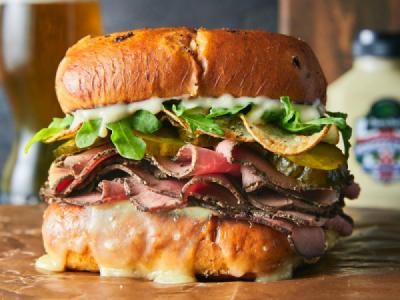 London Broil Roast Beef Sandwich with Pub Style Horseradish Recipe | Boar's Head London Broil Sandwich, London Broil Roast, Cold Cut Sandwich, Deli Style Sandwiches, Horseradish Recipes, Roast Beef Sandwich, Chipped Beef, London Broil, Roast Beef Sandwiches