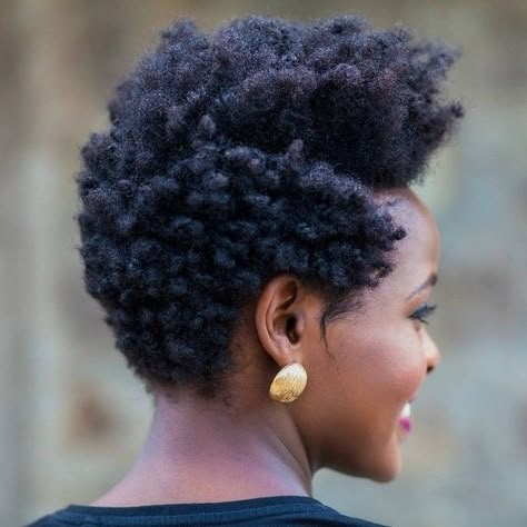 I want to taper my hair, but... It was easier to get the big chop!! Tapered Natural Hair, Natural Hair Cuts, Tapered Haircut, Natural Black Hair, Pelo Afro, 4c Natural Hair, Short Natural Hair, Natural Hair Beauty, Natural Hair Styles Easy