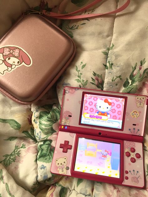 Dsi Xl Aesthetic, Nintendo Dsi Aesthetic, Hello Kitty Big City Dreams, Pink 3ds, Hello Kitty Game, Nintendo Dsi Games, Hello Kitty Games, Dsi Xl, Nintendo Dsi