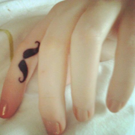 Mustache Mustache Tattoo, Cute Henna Tattoos, Scene Tattoo, Cute Henna, Funky Tattoos, Cute Tats, O Tattoo, Sick Tattoo, Cute Little Tattoos