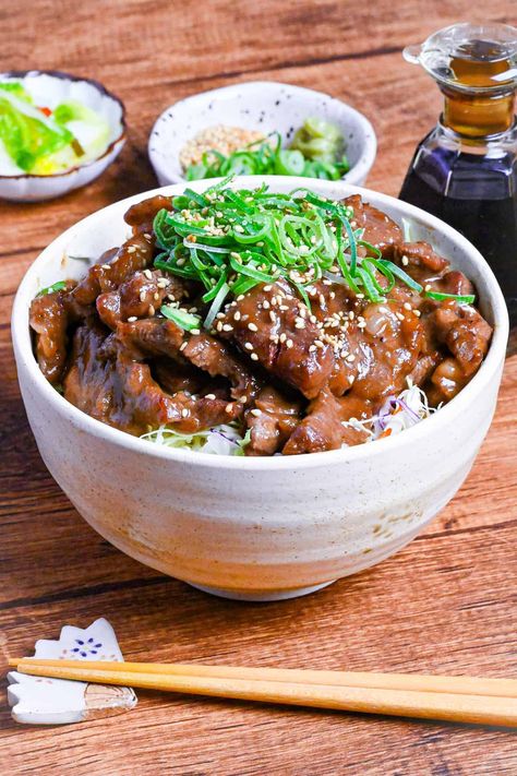 wasabi teriyaki beef over rice in a cream colored bowl and topped with green onions and sesame seeds Beef Teriyaki Bowl, Beef Over Rice, Teriyaki Rice, Beef Teriyaki, Teriyaki Bowl, Teriyaki Recipe, Teriyaki Glaze, Teriyaki Beef, Beef Rice