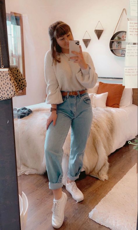 Cute Outfit With Glasses, Outfits To Wear As A Nanny, College Teacher Outfits Women, Nanny Outfit Ideas Casual, Curvy Modest Outfits, Modest Outfits Jeans, Winter School Outfits Cold, Cute Modest Outfits With Jeans, 80s Mom Outfit