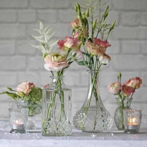 Vases With Flowers, Vintage Wedding Table, Wedding Vases, Wedding Table Decorations, Trendy Flowers, Calla Lilies, Deco Floral, Vase Centerpieces, Table Flowers