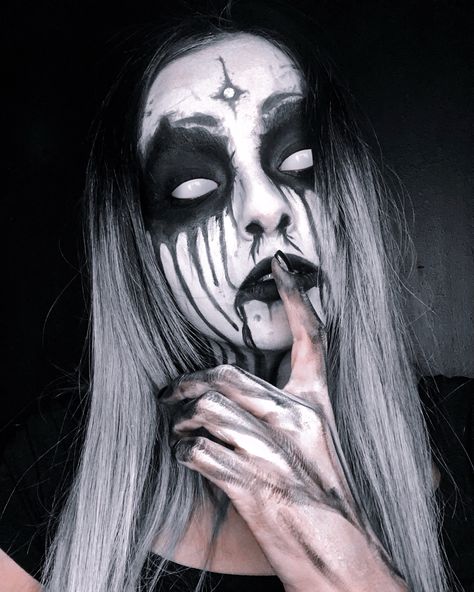 Demon Makeup, Emo Outfit Ideas, Demon Costume, Black Metal Girl, Creepy Halloween Makeup, Halloween Tutorial, Witch Makeup, Horror Makeup, Halloween Makeup Inspiration