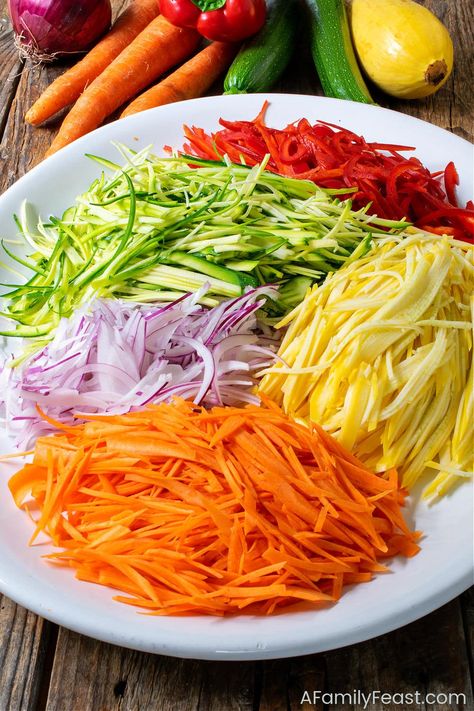 Julienne Vegetables Recipes, Julienne Salad, Julienned Vegetables, Family Feast Recipes, Thai Mango Salad, Julienne Vegetables, Summer Vegetable Recipes, Bistro Salad, Sliced Vegetables