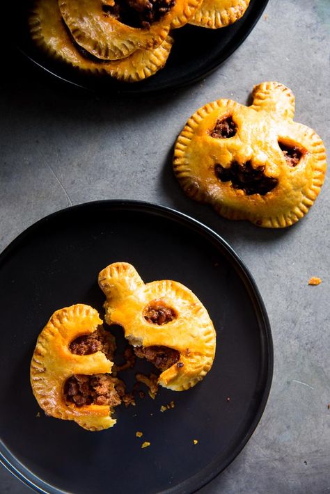 Jack O Lantern Sloppy Joe Pie, Pumpkin Shaped Hand Pies, Chorizo Hand Pie, Halloween Hand Pies Savory, Hand Pies Halloween, Halloween Empanadas, Chorizo Pie, Halloween Confections, Halloween Party Easy