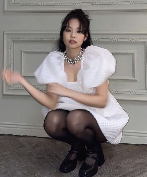 Blackpink jennie Jennie Chanel Outfit, Chanel Aesthetic Outfit, Chanel Outfit Aesthetic, Jennie Kim Chanel, Chanel Jennie, Icons Jennie, Chanel Aesthetic, Jennie Chanel, Sharpen Icons