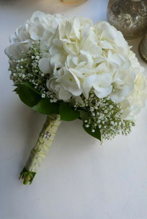 Hydrangea Bridesmaid Bouquet, White Hydrangea Bouquet, White Hydrangea Wedding, Posy Bouquet, Small Wedding Bouquets, Hydrangea Bouquet Wedding, Gypsophila Bouquet, Simple Wedding Bouquets, Wedding Flowers Hydrangea