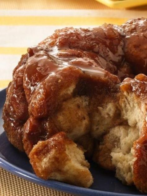 Classic monkey bread recipe, oozing with warm caramel and cinnamon. Monkey bread is irresistible! #PillsburyEaster Grands Monkey Bread, Rolls Baking, Easy Monkey Bread, Rolls Easy, Yeast Rolls, Monkey Bread, Crumpets, Rolls Recipe, Bundt Cake