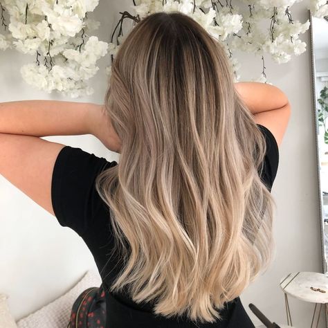 GABRIELLA ELISE on Instagram: “Full head of balayage // Bond rebuilder // Root Shadow // Toner // Haircut & blowdry 🤩⠀⠀⠀⠀⠀⠀⠀⠀⠀ .⠀⠀⠀⠀⠀⠀⠀⠀⠀ .⠀⠀⠀⠀⠀⠀⠀⠀⠀ .⠀⠀⠀⠀⠀⠀⠀⠀⠀ .⠀⠀⠀⠀⠀⠀⠀⠀⠀…” Almond Blonde Hair Balayage, Balayage With Root Shadow, Balayage Hair Blonde Light Roots, Root Shadow Highlights, Level 6 Root Balayage, Shadow Root Balayage Blonde, Full Blonde Highlights With Shadow Root, Beige Blonde Hair Root Smudge, Neutral Blonde Shadow Root