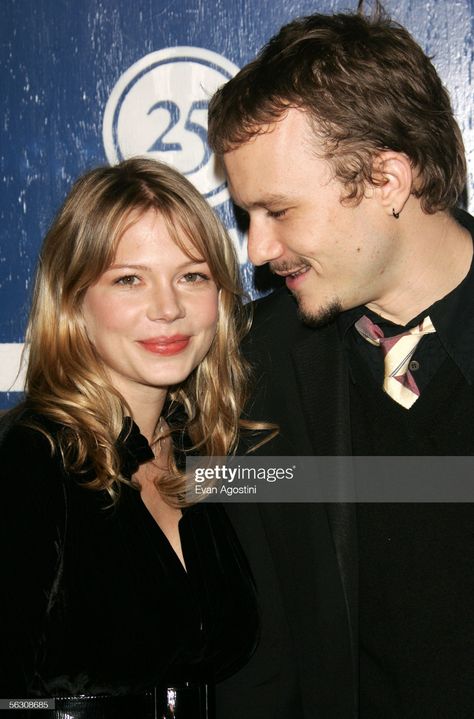 News Photo : Actor Heath Ledger and his girlfriend actress... Michelle Williams Heath Ledger, Heath Ledger Joker, Surprise Wedding, Vera Wang Dress, Complicated Relationship, Heath Ledger, Michelle Williams, Celebrity Couples, Gotham