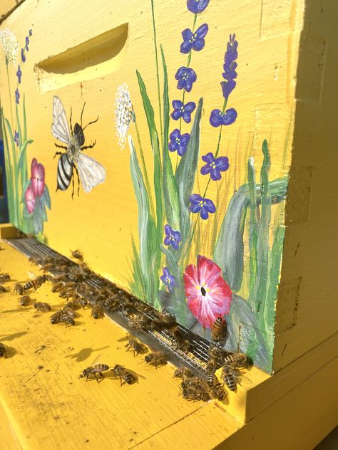 Painted Bee Hives Ideas, Bee Box Painting Ideas, Beehive Painting Ideas, Bee Hive Painting Ideas, Bee Hive Painting, Beehive Painting, Beekeeper Art, Painted Bee Hives, Bee The Change