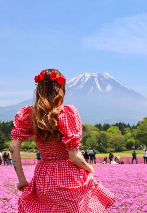 Marzia Kjellberg Outfits, Marzia Bisognin Outfits, Marzia Kjellberg, Marzia Bisognin, Japan Outfits, Gardening Outfit, Mount Fuji, Spring Aesthetic, Causual Outfits