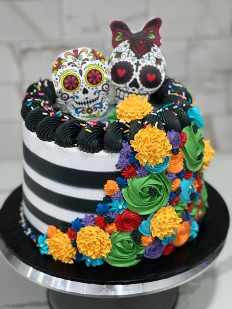 Dia De Los Muertos Dessert Ideas, Day Of The Dead Cupcakes, Mexican Cake Ideas, Dia De Los Muertos Cake Ideas, Day Of The Dead Bread Recipe Easy, Day Of The Dead Cake Ideas, Non Traditional Wedding Cakes, Dia De Muertos Cake Ideas, Day Of The Dead Bread Recipe