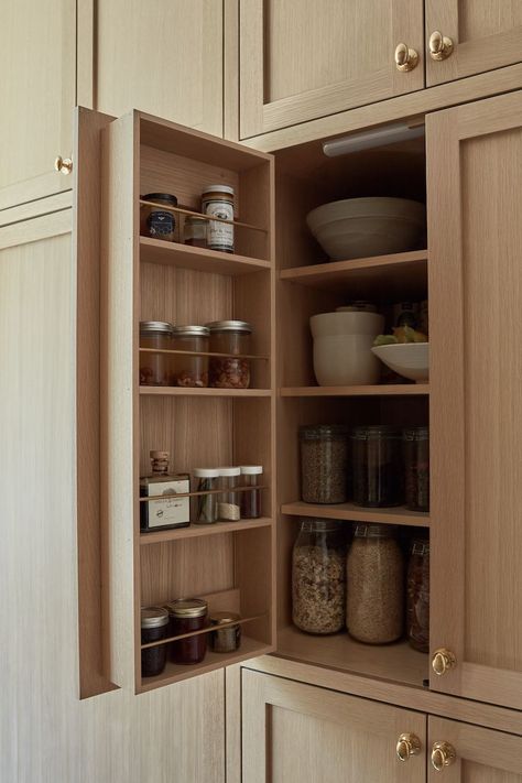 Storage In Kitchen, Cabinet Detailing, Kabinet Dapur, Kitchen Details, Kitchen Cabinet Door, The Home Edit, Kitchen Solutions, Spice Storage, Kitchen Inspo