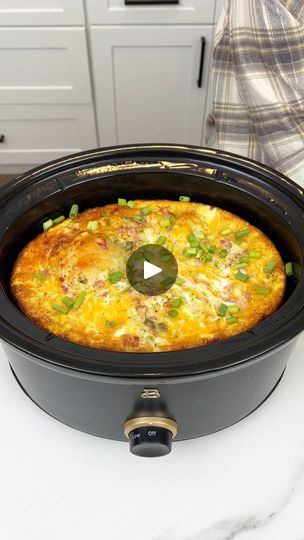 Rhodes Rolls In Crockpot, Breakfast Ideas Crockpot, Easy Crockpot Breakfast, Crockpot Breakfast Recipes, Overnight Crockpot Breakfast, Rhodes Rolls Recipes, Rhodes Dinner Rolls, Slow Cooker Breakfast Casserole, Frozen Dinner Rolls