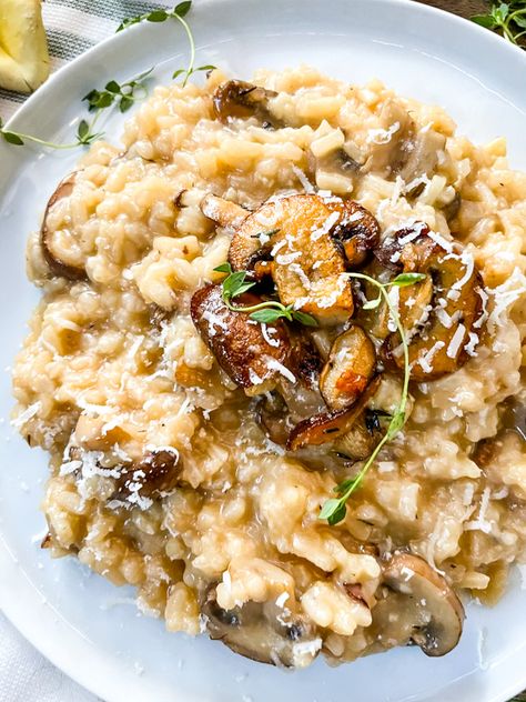 Italian Rice Recipes, Creamy Mushroom Risotto, Vegan Mushroom Risotto, Risotto Recipes Easy, Healthy One Pot Meals, Parmesan Risotto, Mushroom Risotto Recipes, Vegan Mushroom, Mushroom Risotto