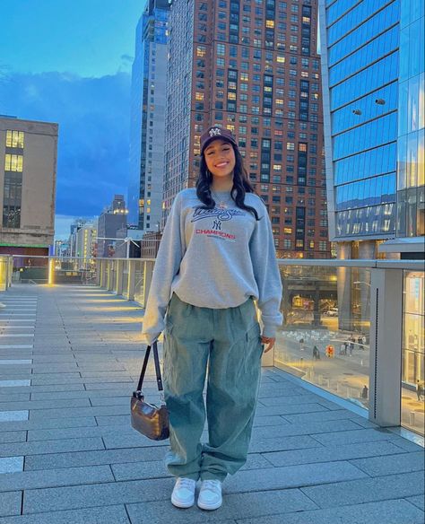 Modest Streetwear Fashion, Retro Outfits 90s Women, Retro Outfits 90s, Modest Street Style, Modest Streetwear, Outfit Ideas Streetwear, Outfit Ideas Modest, Simple Streetwear, Drip Drip