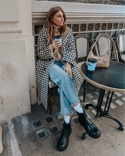 London Street Style Women, Houndstooth Coat Outfit Street Style, Winter Outfit London, Rainy London Outfit, Ireland Outfit Spring, Ireland Outfits Spring, Spring Outfit Cold, London In April Outfits, London Style Spring