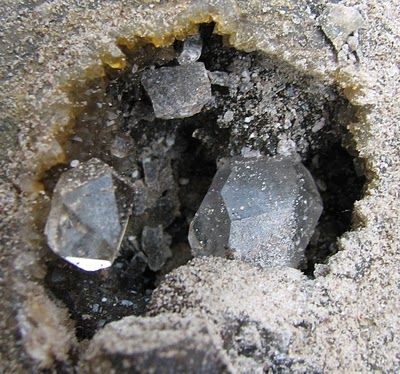 Digging Herkimer Diamonds - A vug, an opening in the limestone, stuffed with lovely crystals on matrix. Raw Gemstones Rocks, Minerals Crystals Stones, Rare Diamonds, A Kind Of Magic, Diamond Mines, Dairy Farm, Gem Show, Crystal Magic, Minerals And Gemstones