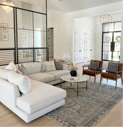 Couch And Accent Chair Layout, Couch And 2 Chairs Layout, Big Living Room Ideas, Modern White Sofa, Room Details, Living Room Layout, Designer Interior, Open Living Room, Chic Living Room