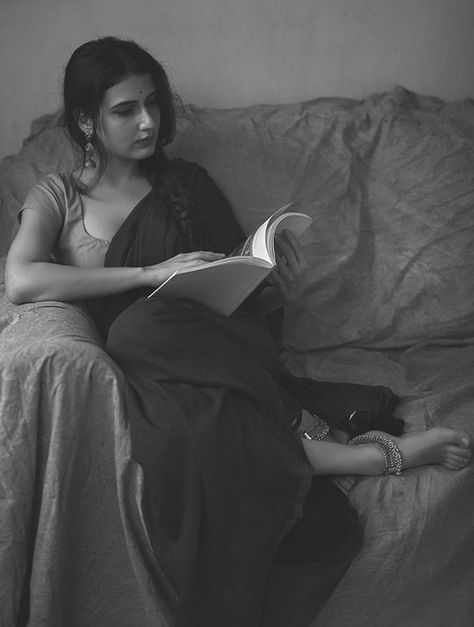 Asmita Biswas on Twitter: "have y'all looked at fatima sana shaikh??… " Chitrangada Singh, Baby Zebra, Indian Goddess, Indian Photoshoot, Actors Images, Photoshoot Dress, Indian Designer Outfits, Pose Reference Photo, Let's Talk