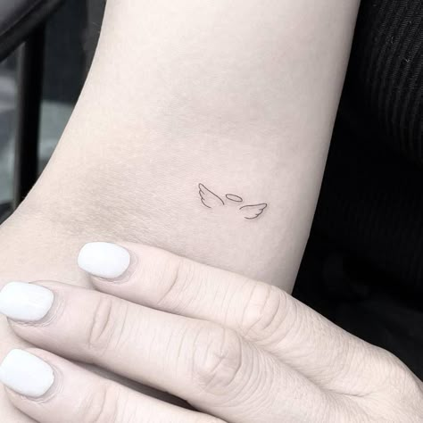 Tattoo Halo Angel, Angel Tattoo Simple Tiny, Subtle Angel Tattoo, Minimalist Angel Tattoo Wings, Minimalist In Memory Tattoo, Angle Wings Tattoo Tiny, Angel Tattoo For Women Minimalist, Initials With Angel Wings Tattoo, Micro Angel Tattoo