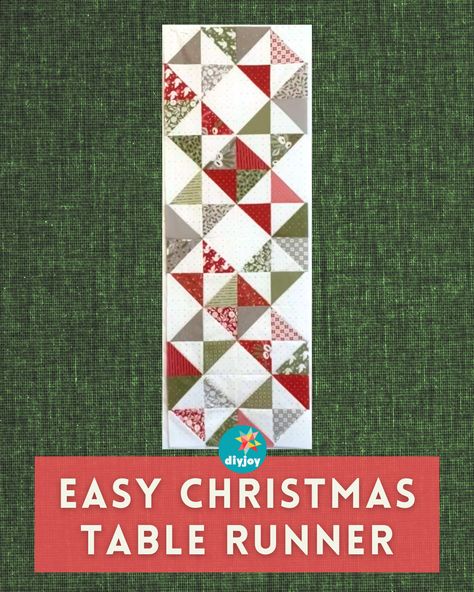 With just half-square triangles, you can easily make this gorgeous Christmas table runner perfect for your dinner table! Easy Christmas Table, Table Runner Sewing, Christmas Table Runner Pattern, Christmas Quilting Projects, Quilted Table Runners Christmas, Table Runner Tutorial, Christmas Quilt Blocks, Christmas Table Toppers, Charm Pack Quilt