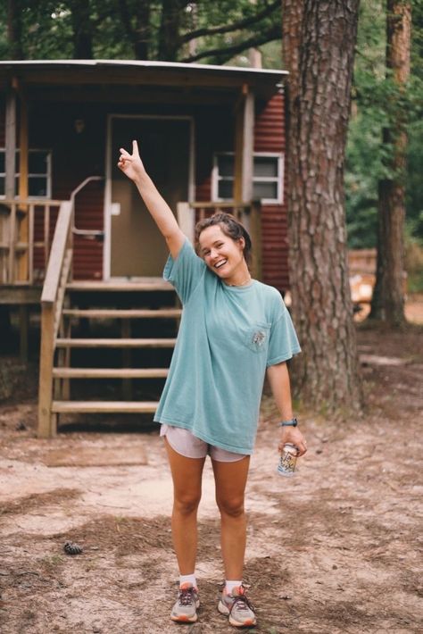 Summer Camp Photography, Camp America Outfits, Camping Summer Outfits, Summer Camp Fits, Summer Camp Photos, Camp Counselor Outfit, Summer Camp Vibes, Camp Clothes, Camp Pictures