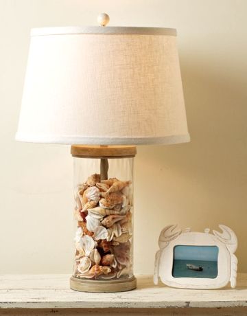 Cool...fill a glass lamp base with sea shells and set a picture of the beach or vacation they are from next to it! Collection Display Ideas, Fillable Lamp, Seashell Collection, Seashell Display, Shell Display, Glass Lamp Base, Shell Lamp, Beach Table, Bright Decor