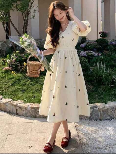 Shein Frocks, White Floral Dress Aesthetic, Floral Dress For Birthday, Shein Dress Casual, Simple Dresses Casual Classy, Modest Dresses Casual Classy, Puff Sleeve Dress Outfit, Modest Floral Dresses, Floral Dress Aesthetic