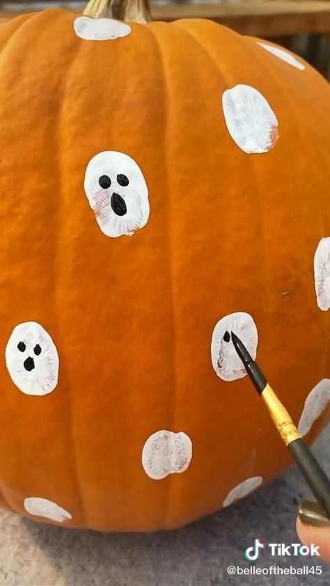 Diy Halloween Pumpkins, Easy Pumpkin Carving Ideas, Pumpkin Painting Ideas, Pumpkin Designs, Halloween Pumpkins Painted, Fall Things, Pumpkin Ideas, Fall Halloween Crafts, Pumpkin Painting