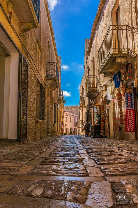 Street in Erice, Trapani (Sicily, Italy) #erice #sicilia #sicily Trapani Sicily, Italy Street, Palermo Sicily, Best Of Italy, Verona Italy, Italy Map, Venice Travel, Italy Tours, Regions Of Italy