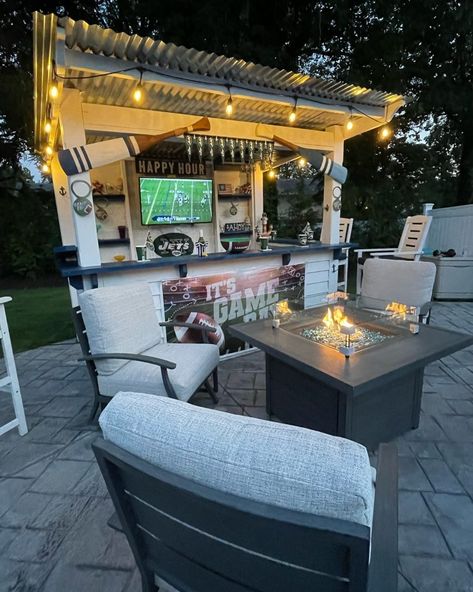 Top 25 Outdoor Patio Bar Ideas 2024 – Transform Your Backyard! - placeideal.com Outdoor Patio Bar Ideas, Patio Bar Ideas, Patio Bars, Outdoor Restaurant Patio, Pool Side Bar, Deck Bar, Diy Outdoor Bar, Porch Bar, Outside Bars