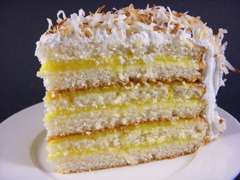 Coconut Cake Filling, Passion Fruit Filling, Cake Filling Ideas, Mango Filling, Cake With Mango, Mango Curd, Delish Cakes, Cake Filling Recipes, Mango Cake